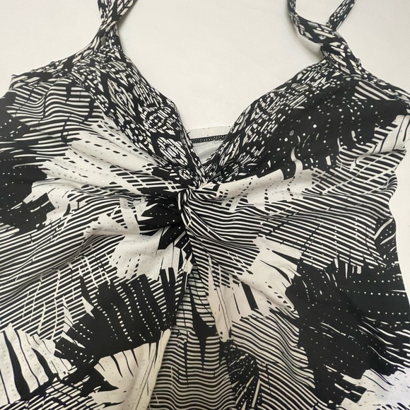 Miraclesuit Size 10 Tankini Top in Black & White. Bottoms in Size 12 solid Black - Picture 3 of 15